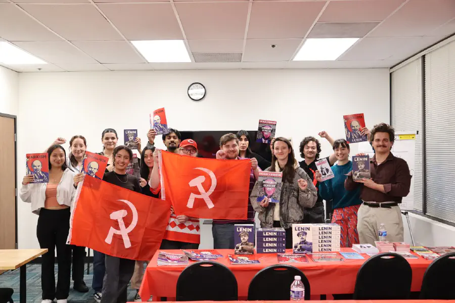 Товарищи из Лос-Анджелеса празднуют создание РКА