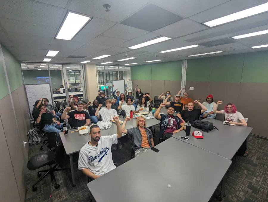 Товарищи в Далласе организовали встречу для коллективного просмотра видео-трансляции с мероприятия