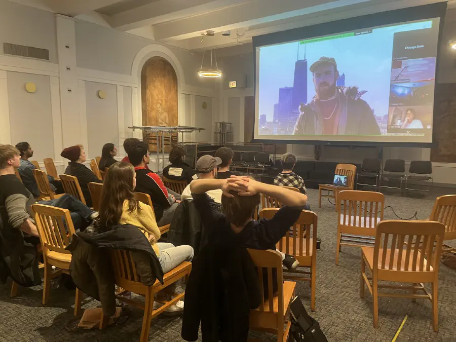 Товарищи из Чикаго собрались ради коллективного просмотра видео-трансляции с маероприятия