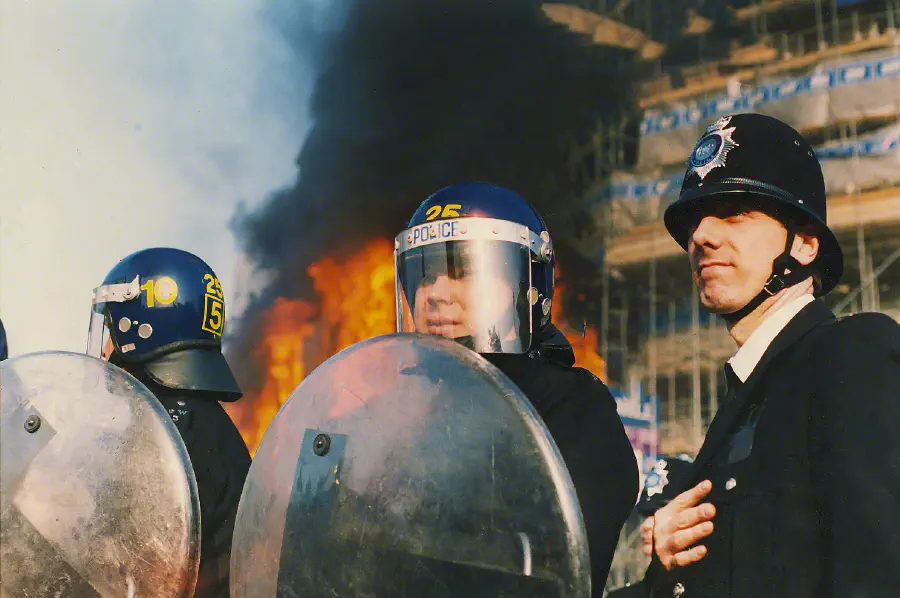 Государство - инструмент в руках господствующего класса / Фото Джеймса Борна