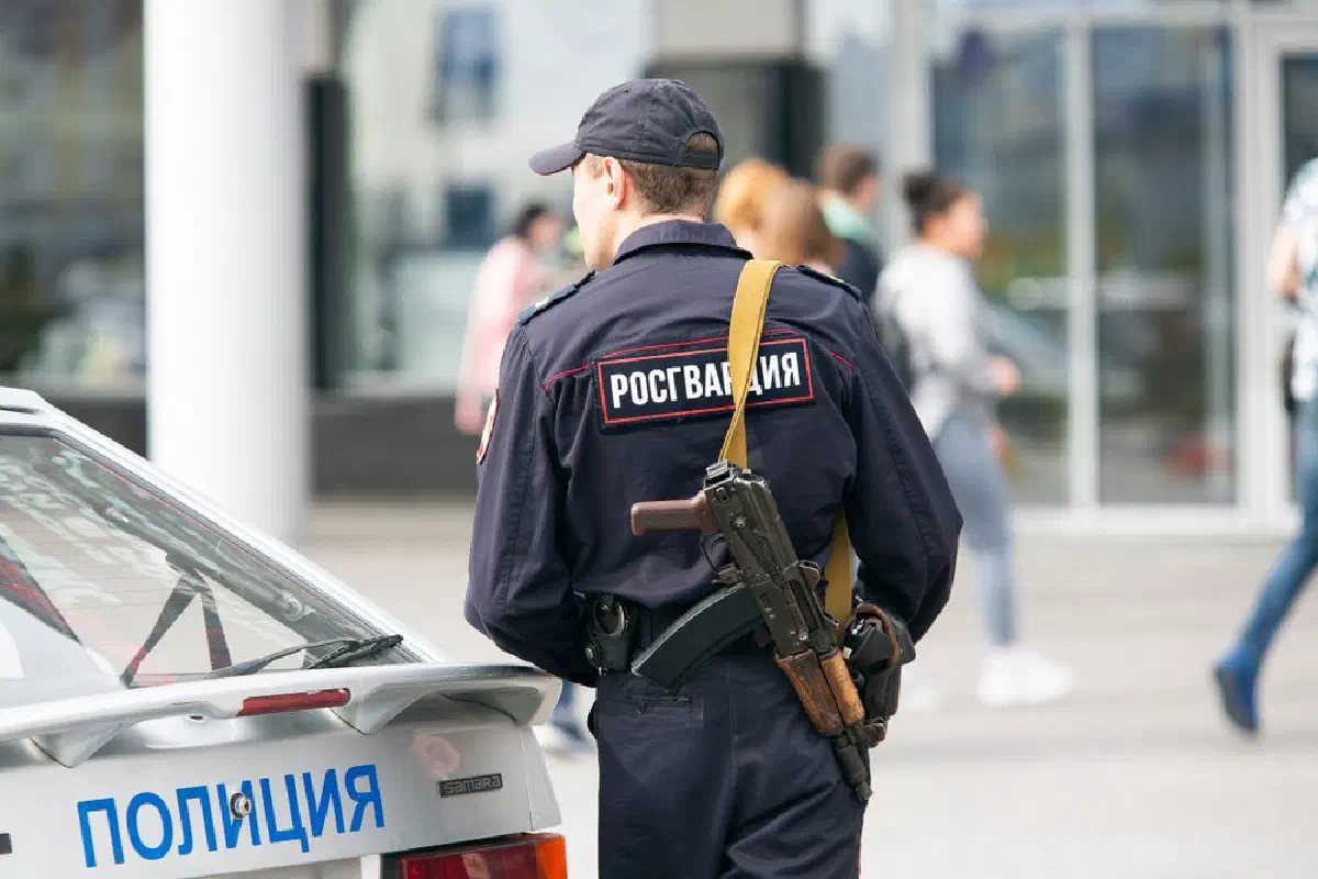 Благодаря деморализации масс и отсутствию у них политического руководства, режим волен действовать так как ему заблагорассудится.
