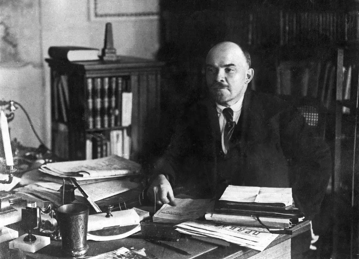 До этого момента Каменев и Зиновьев были &laquo;старыми большевиками&raquo;, ближайшими товарищами Ленина по партии, которые были с ним на протяжении многих лет / Изображение: общественное достояние