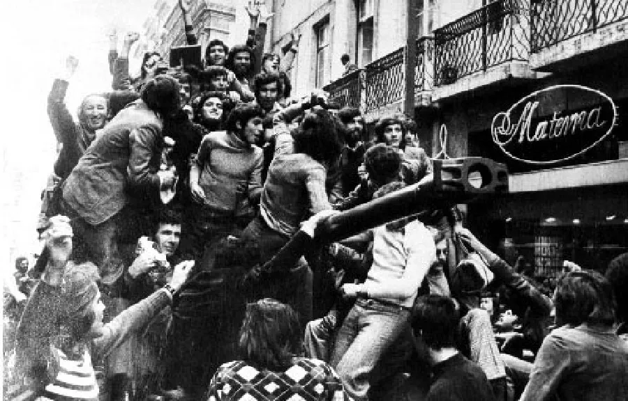 ДВС опиралось на рабочее движение в противостоянии реакционным переворотам