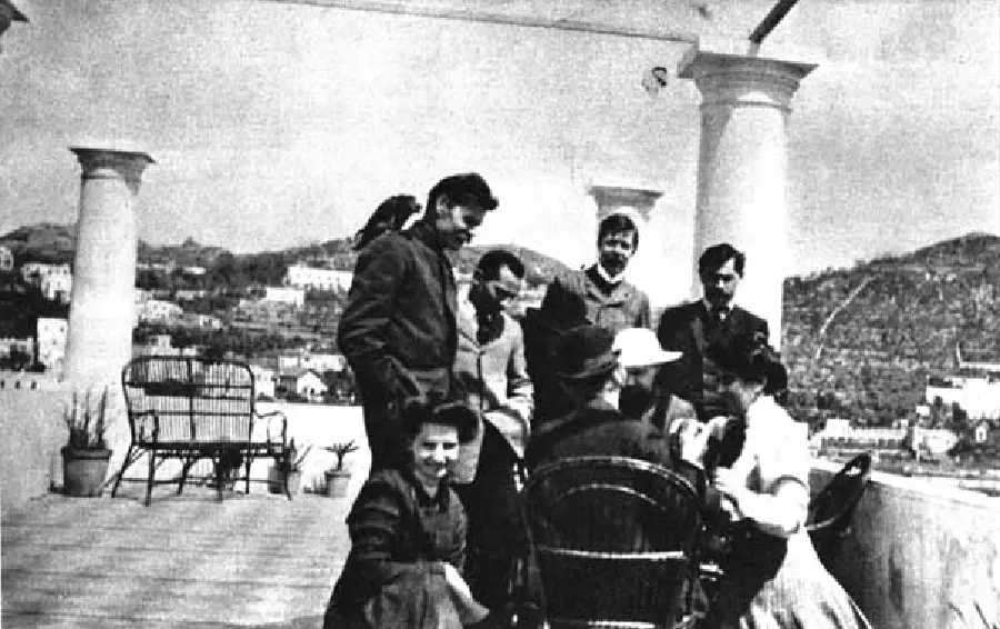 То, что существовало на Капри, было вовсе не школой, а тайным центром фракций / Изображение: общественное достояние