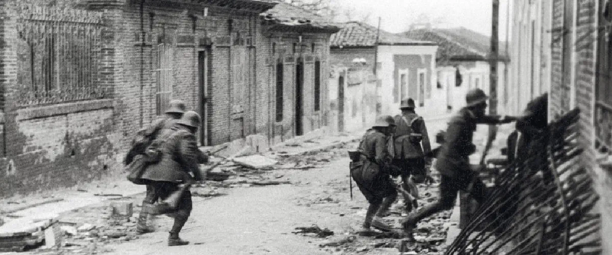 Франкистские войска совершают рейд в пригороде Мадрида, март 1937 г.