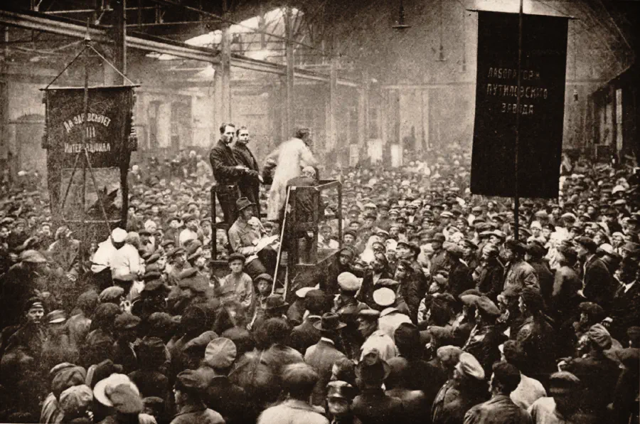 Политический митинг на Путиловском заводе в Петрограде, 1917 год