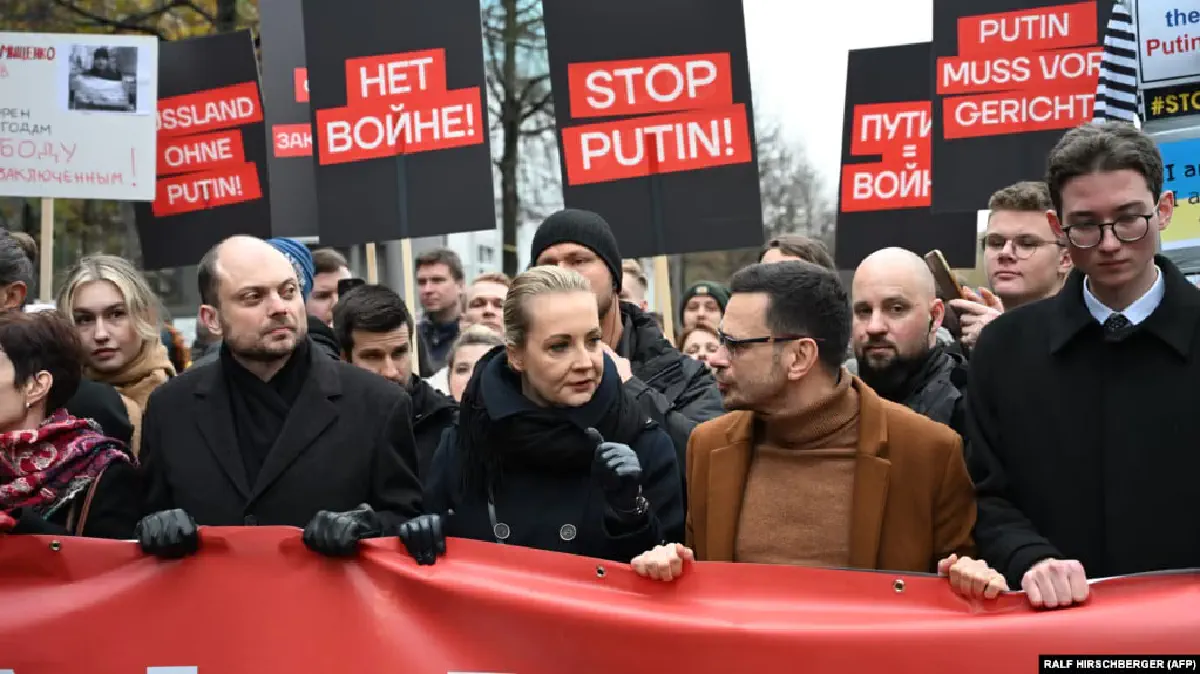 Большинство знаковых фигур и объединений российской антивоенной и либеральной оппозиции в эмиграции сходятся в том, что Россия должна будет выплатить репарации после окончания войны.