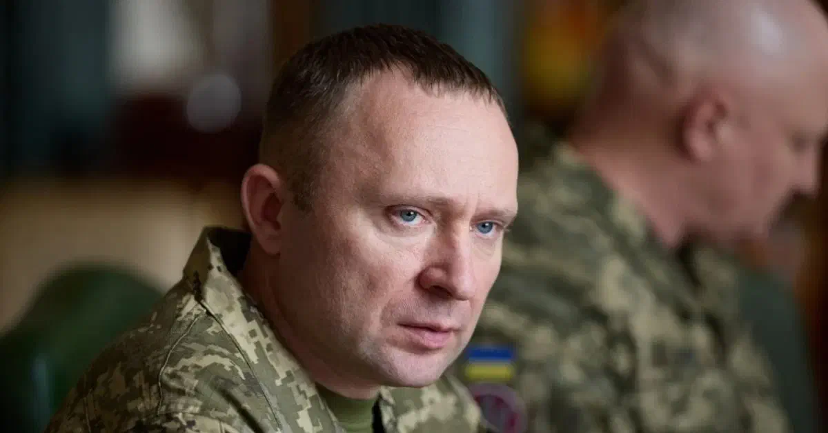 Новый украинский главком передал командование над ключевыми армейскими корпусами на критически важных направлениях Донбасса (Славянск, Краматорск, Константиновка и Дружковка). Их возглавили два авторитетных боевых офицера из Десантно-штурмовых войск (ДШВ): полковник Эмиль Ишкулов — назначен командиром 11-го армейского корпуса, отвечающего за Славянское направление, генерал Валерий Скред — официально возглавил соседний 19-й армейский корпус (оборона Дружковки и Константиновки). Также Драпатый решил объединить штурмовые подразделения ВСУ в «резерв главнокомандующего», который будет находится непосредственно в его подчинении